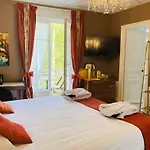 Hotel Brit & Le Roc Au Chien 3*