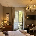 Hotel Brit & Le Roc Au Chien