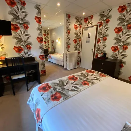 Hotel Brit & Le Roc Au Chien 3*
