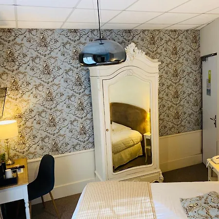 Otel Brit & Le Roc Au Chien