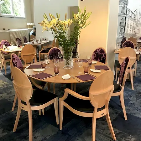 Brit & Le Roc Au Chien Hotel