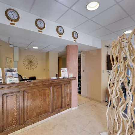 Hotel Brit & Le Roc Au Chien