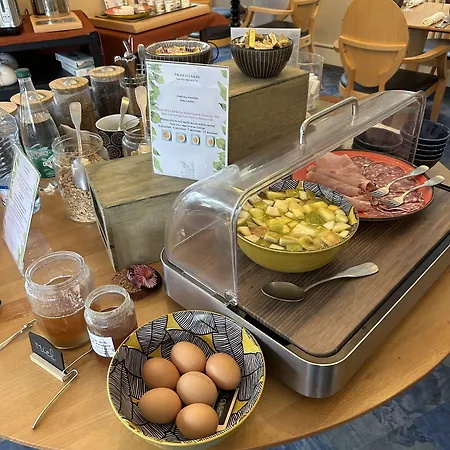 Brit & Le Roc Au Chien Otel 3*