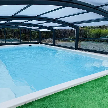 Otel Brit & Le Roc Au Chien