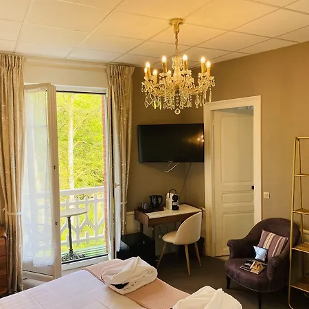 Otel Brit & Le Roc Au Chien