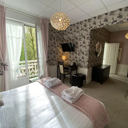 Brit & Le Roc Au Chien Hotel