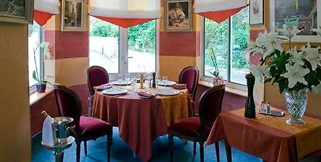 Hotel Brit & Le Roc Au Chien 3*