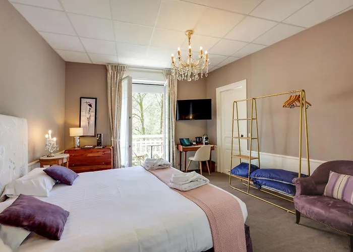 Brit & Le Roc Au Chien Hotel