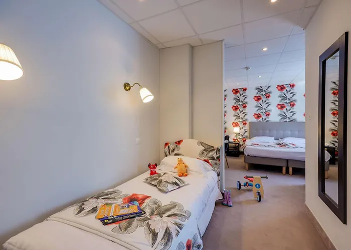 Brit & Le Roc Au Chien Hotel 3*