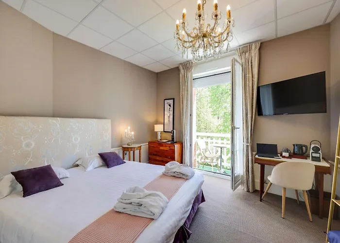 Brit & Le Roc Au Chien 3*