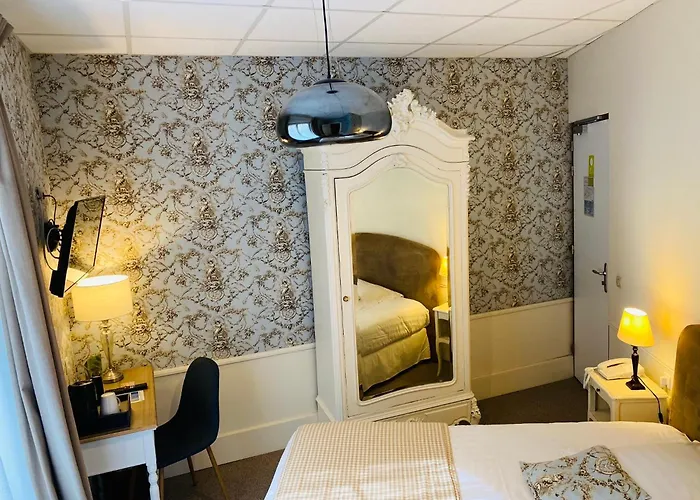 Hotel Brit & Le Roc Au Chien