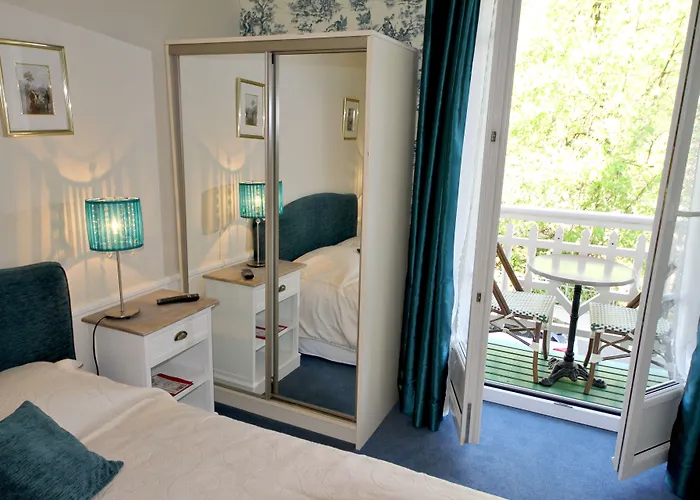 Brit & Le Roc Au Chien Hotel