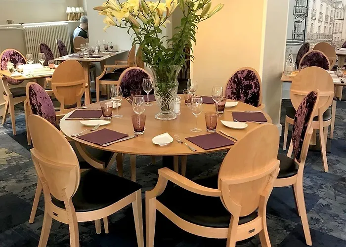 Brit & Le Roc Au Chien Hotel