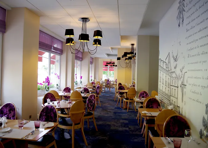 Hotel Brit & Le Roc Au Chien 3*