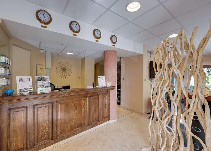 Hotel Brit & Le Roc Au Chien