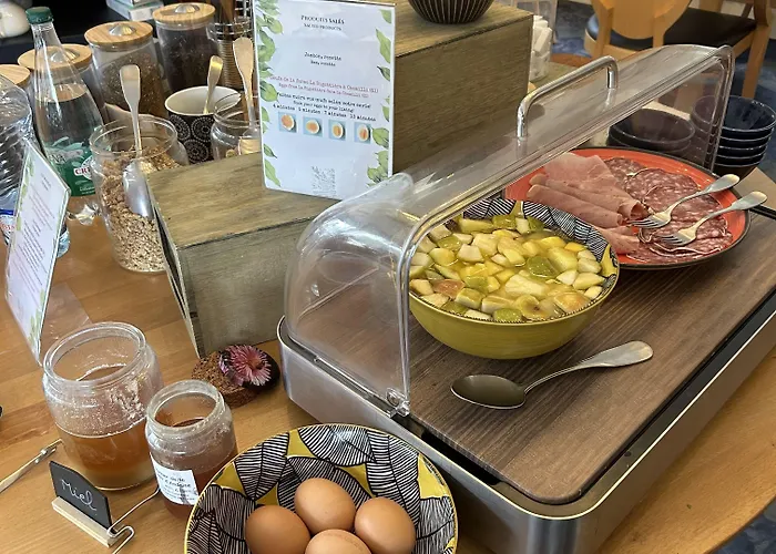 Brit & Le Roc Au Chien Hotel 3*