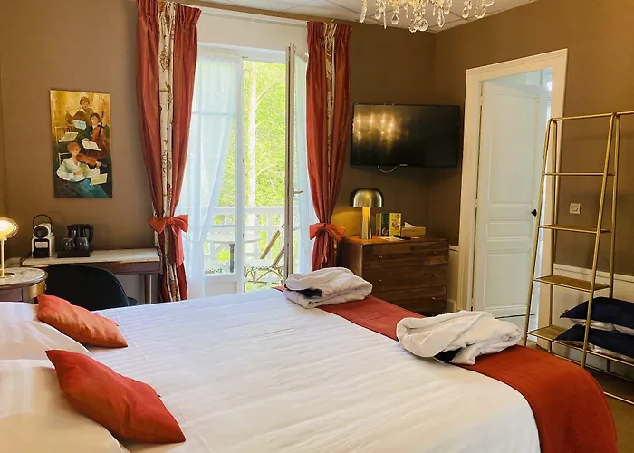 Hotel Brit & Le Roc Au Chien 3*