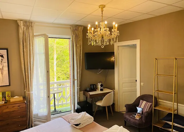 Hotel Brit & Le Roc Au Chien