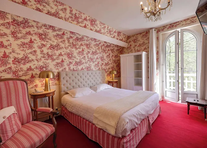 Brit & Le Roc Au Chien Hotel