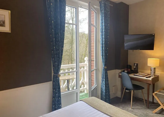 Hotel Brit & Le Roc Au Chien