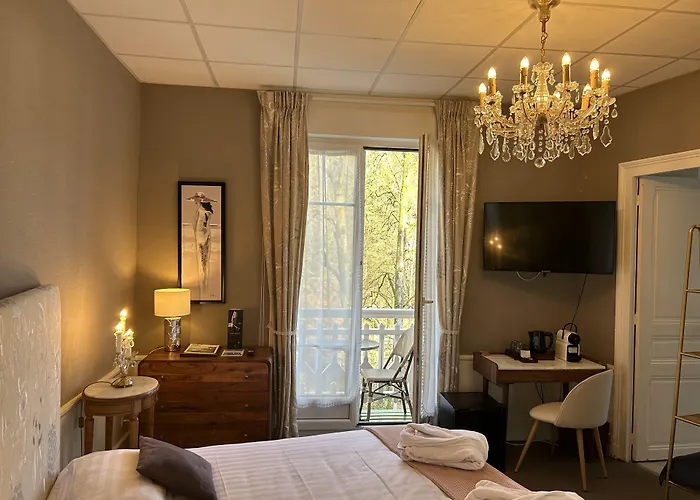 Hotel Brit & Le Roc Au Chien