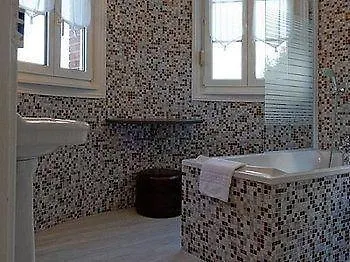 Brit & Le Roc Au Chien